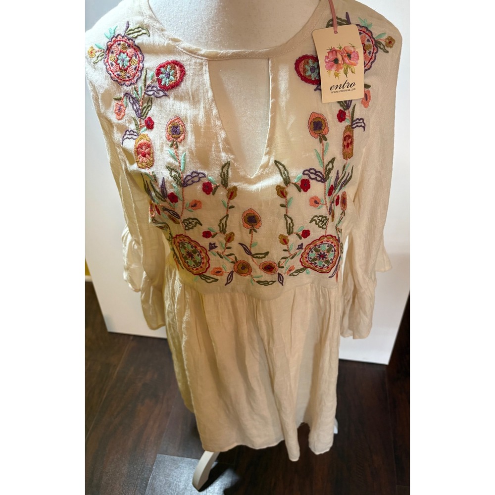 ENTRO Cream Embroidered Boho Mini Dress Women's Size Medium NWT Floral Keyhole